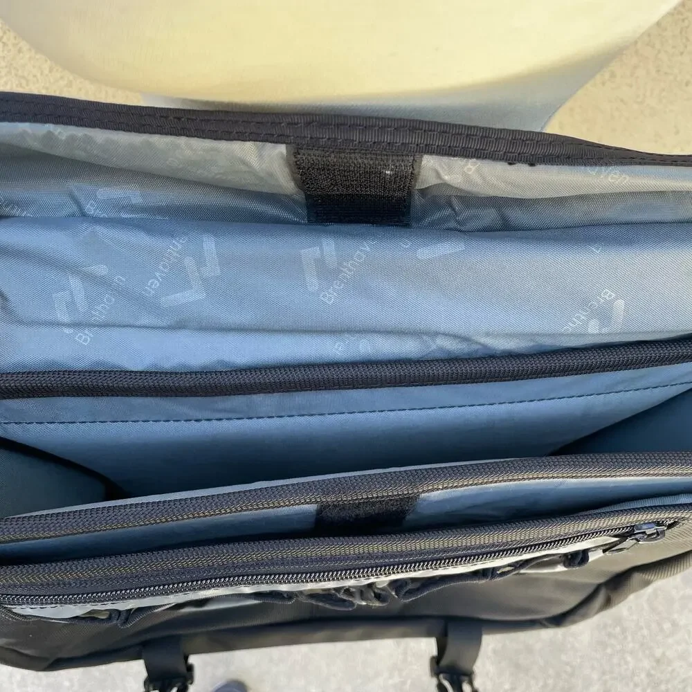 Brenthaven Black Nylon Messenger Laptop Bag 14